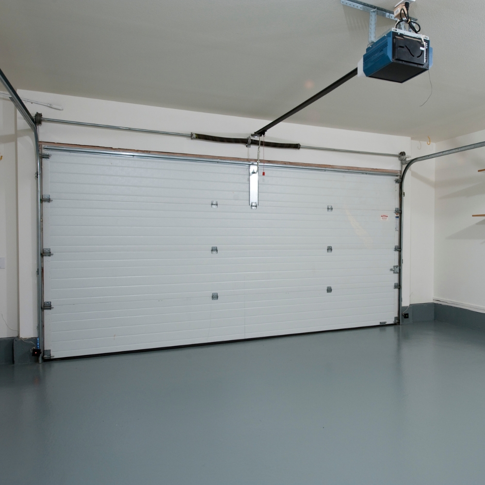 Właściciel domu wykańczający garaż zestawem Purios Epoxy Floor